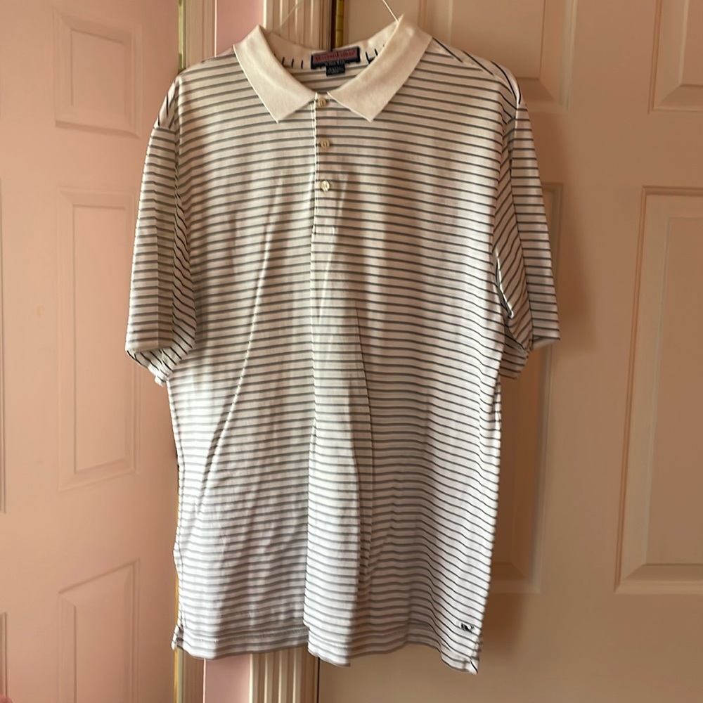 Men’s vineyard vines polo. White with navy stripe.